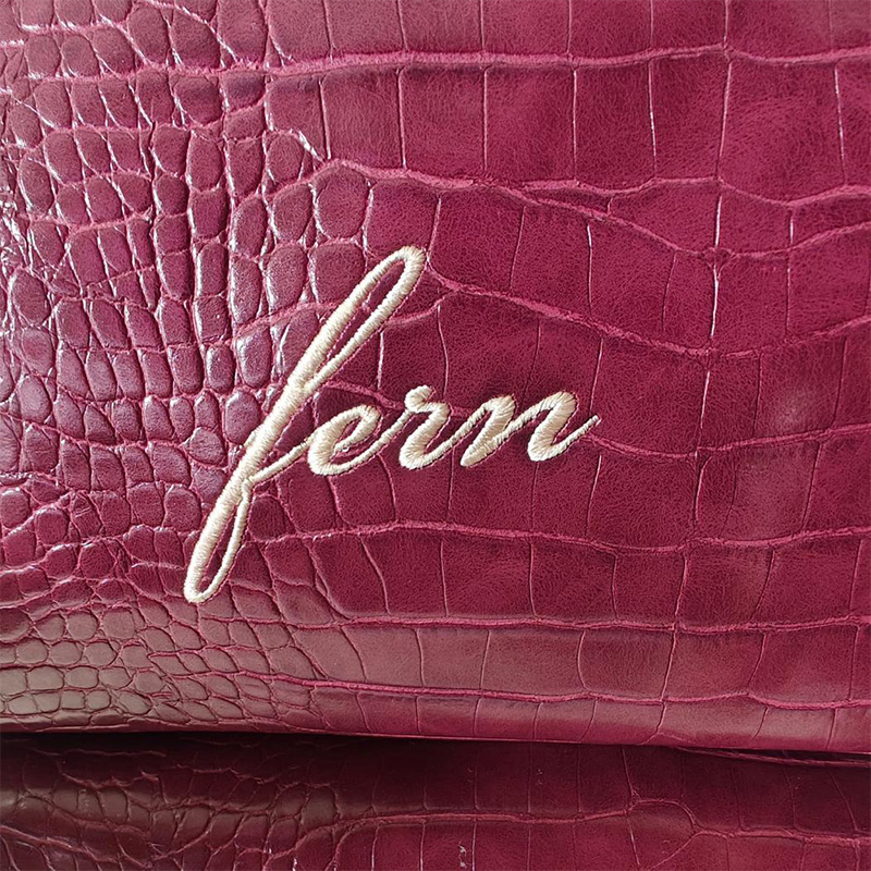 Embroidered Croc Makeup Bag Pe - đánh giá và giá Travel Accessories Gift Ideas